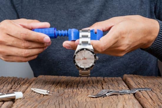 luminox watch fixing